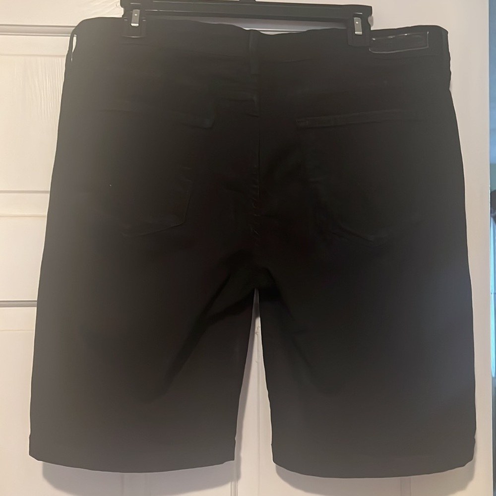 Ladies’ shorts - Picture 2 of 2
